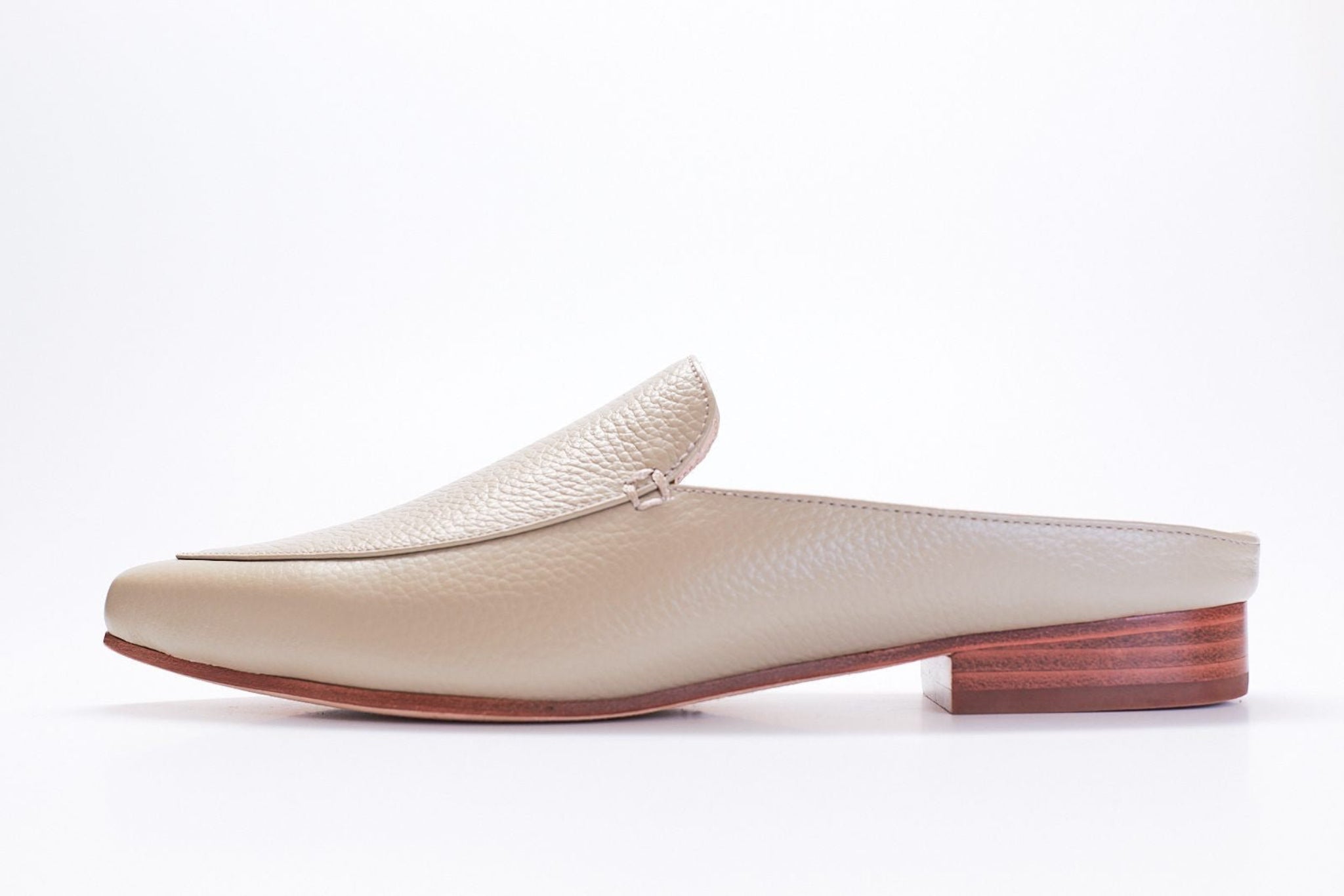 Lafayette Pointy Flat Mules in Grey - LOU.EARL