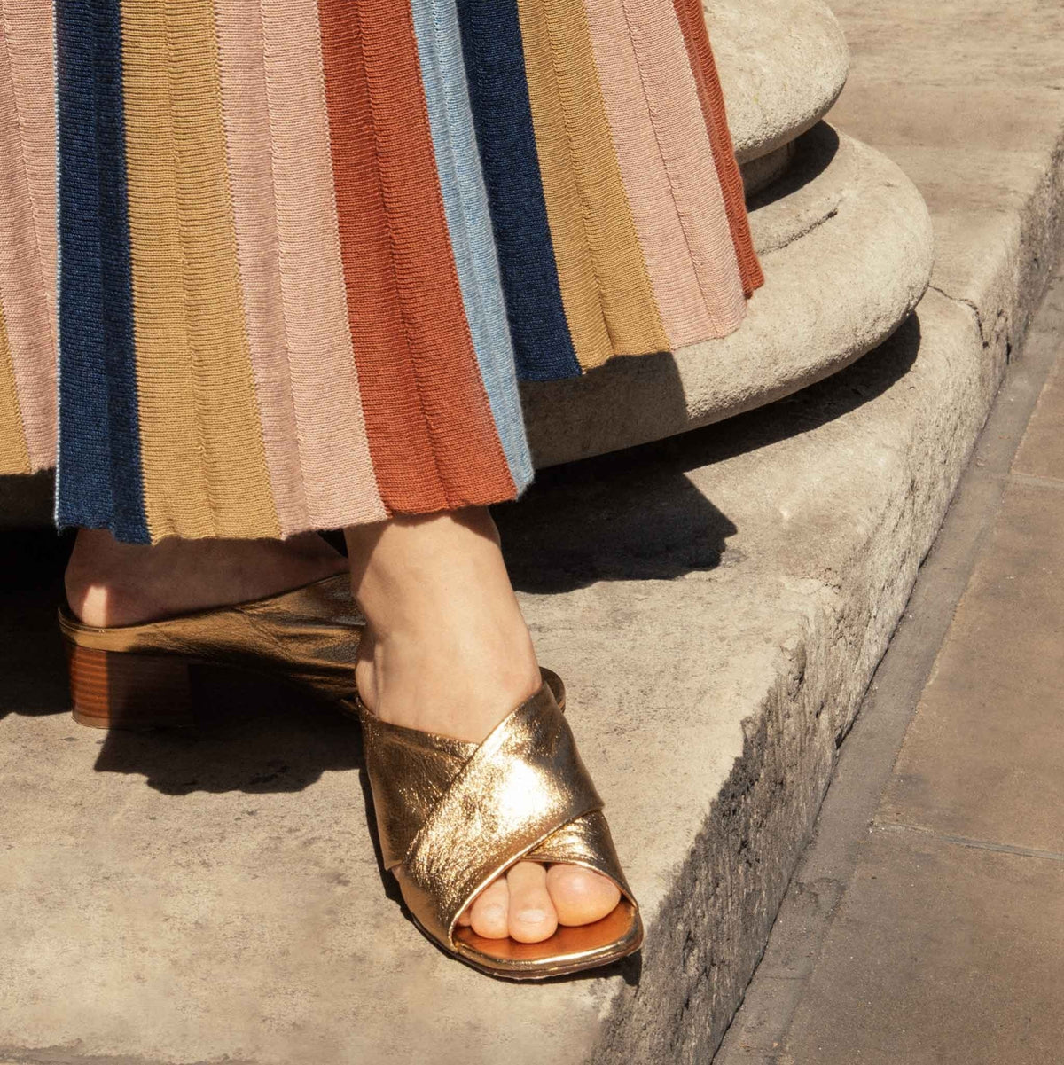 The Classic Slide Heels in Gold - LOU.EARL